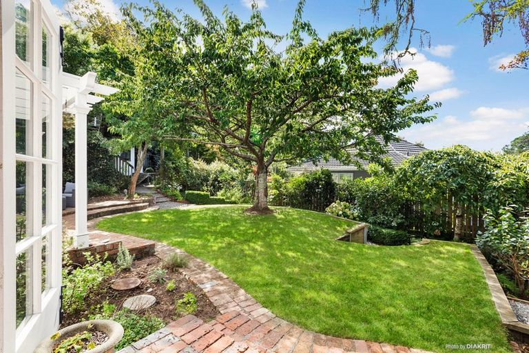 Photo of property in 100 Glenmore Street, Northland, Wellington, 6012