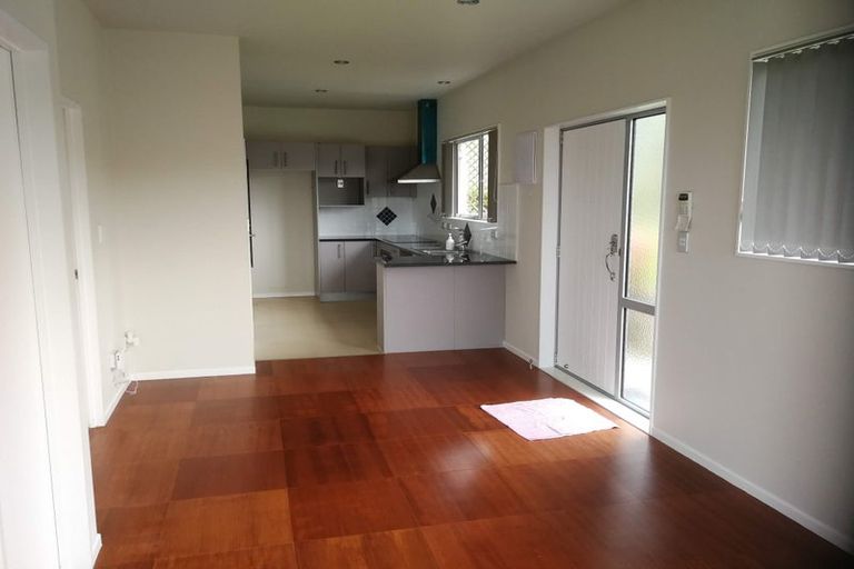 Photo of property in 11 Potter Avenue, Northcote, Auckland, 0627