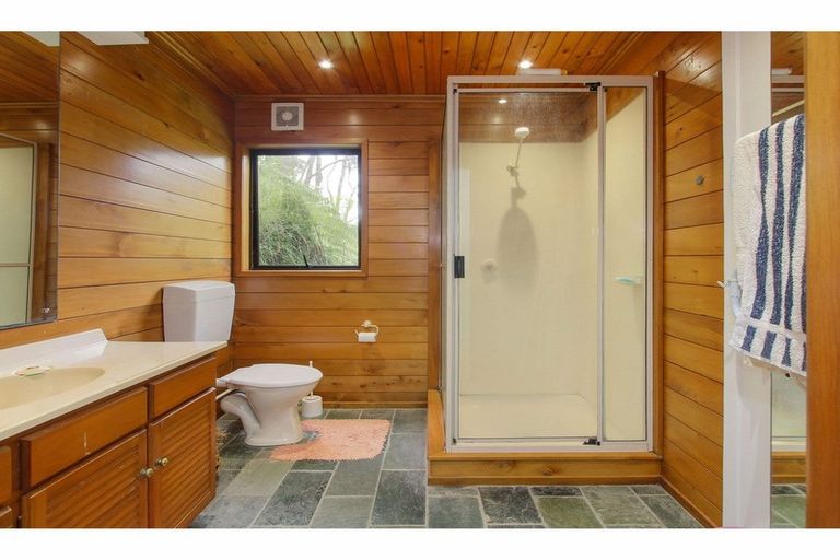 Photo of property in 74 Roberts Road, Glenfield, Auckland, 0629