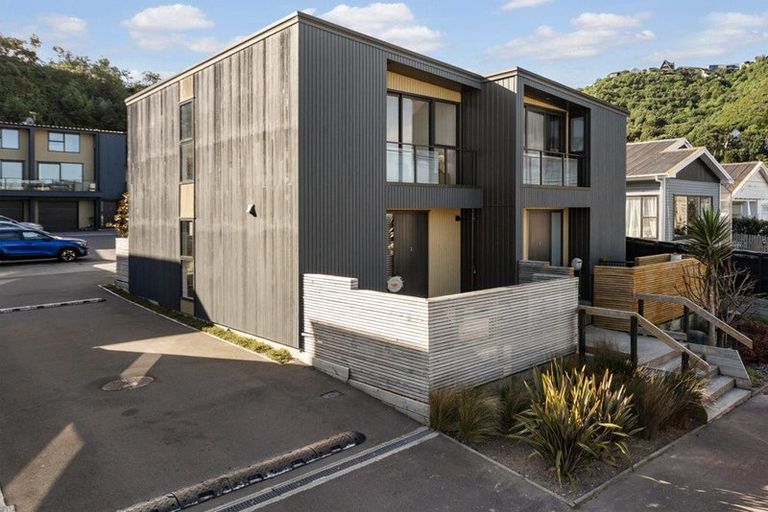 Photo of property in 2/20 Trent Street, Island Bay, Wellington, 6023