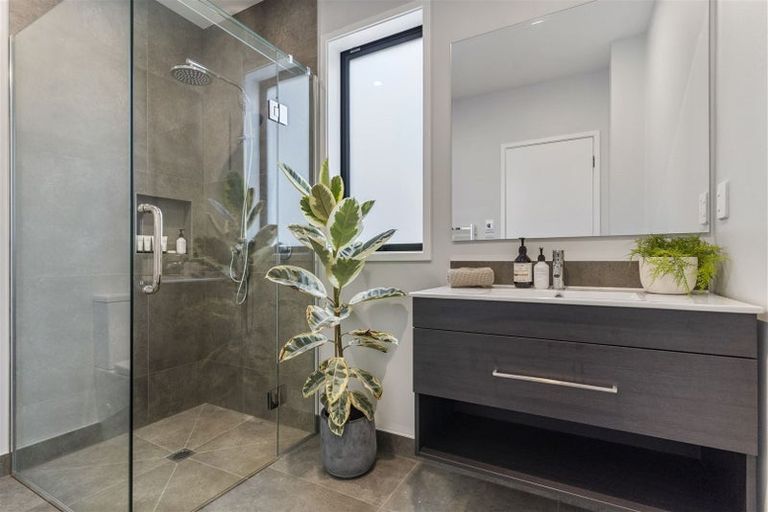 Photo of property in 63a Hellyers Street, Birkdale, Auckland, 0626