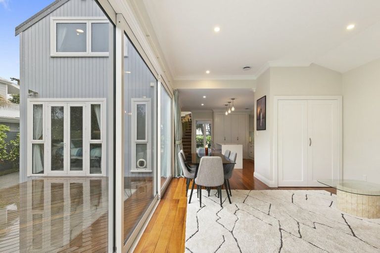 Photo of property in 10 Inglis Street, Seatoun, Wellington, 6022