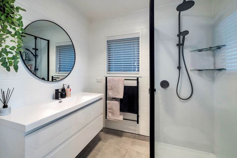 Photo of property in 231 Kaipara Road, Papakura, 2582