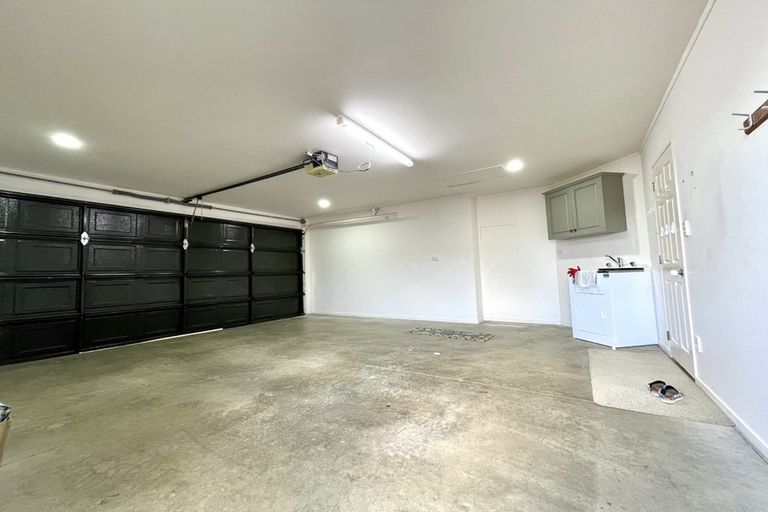Photo of property in 31 Kath Hopper Drive, Orewa, 0931