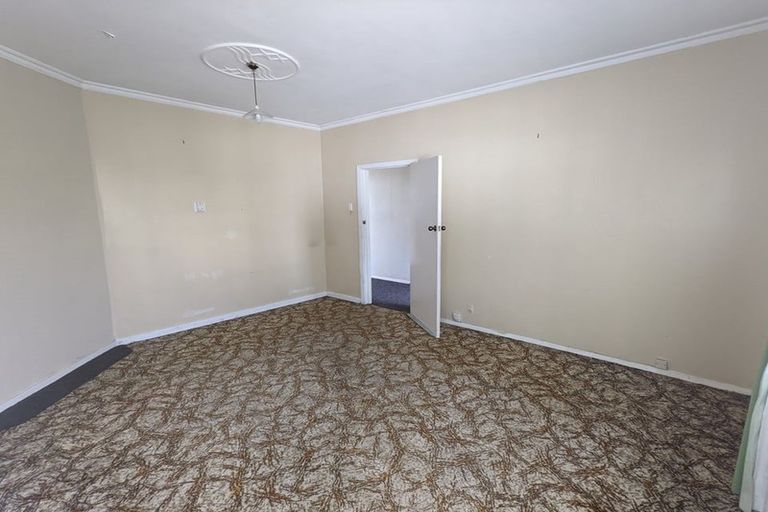 Photo of property in 37 Mako Mako Road, Levin, 5510