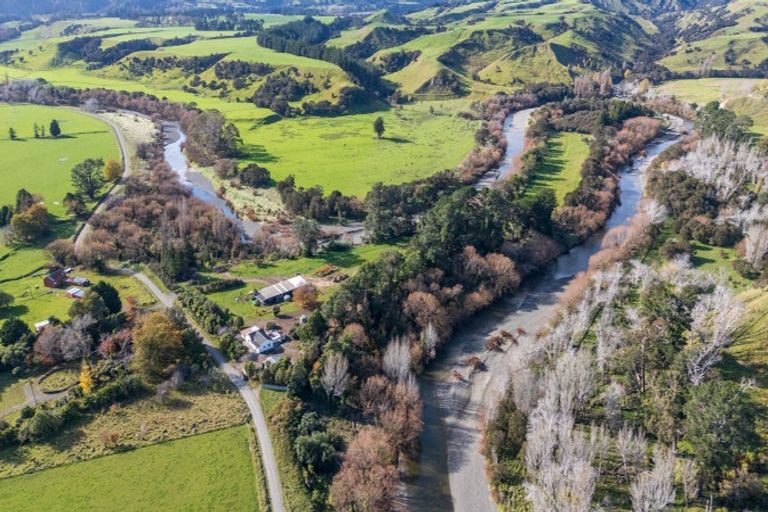 Photo of property in 172 Moeraki Road, Hinakura, Martinborough, 5784