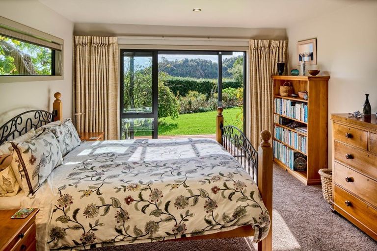 Photo of property in 46 Corbetts Road, Manakau, Otaki, 5583