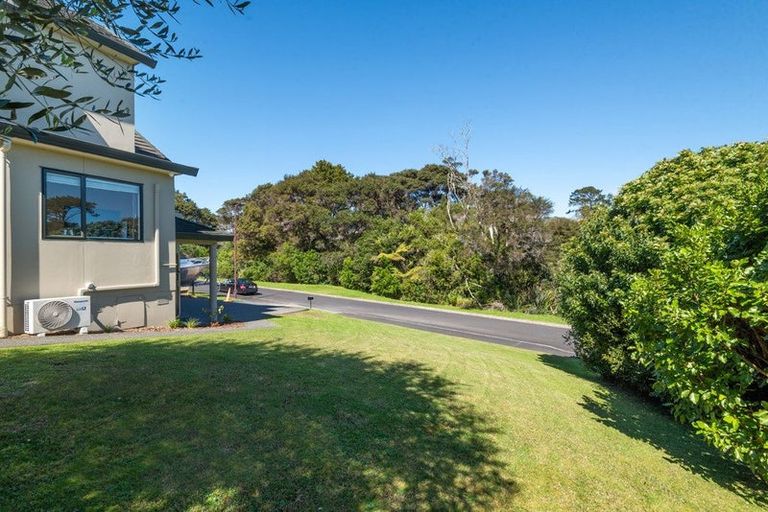 Photo of property in 7 Emerald Way, Rosedale, Auckland, 0632