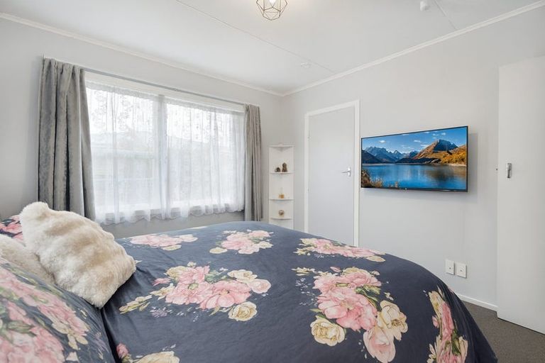 Photo of property in 17 Mountbatten Grove, Clouston Park, Upper Hutt, 5018