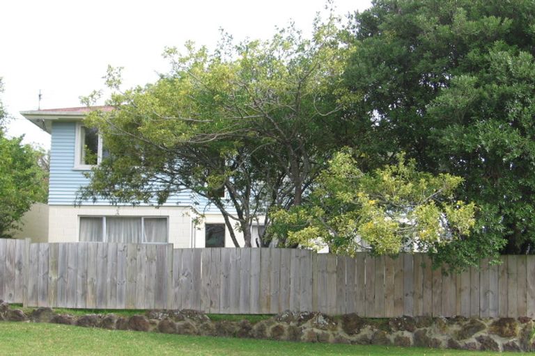 Photo of property in 16 Geordie Street, Henderson, Auckland, 0612