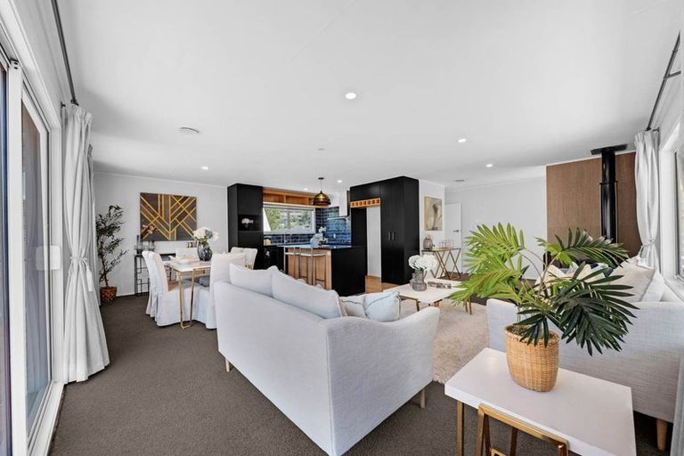 Photo of property in 3 Regency Place, Sunnynook, Auckland, 0632