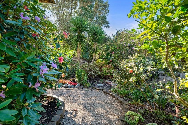 Photo of property in 2/18 Ngahere Views, Orewa, 0931