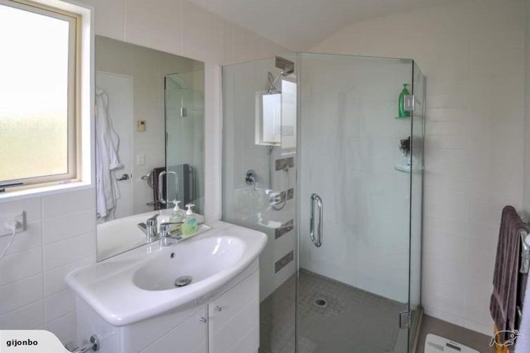 Photo of property in 57 Kittiwake Drive, Schnapper Rock, Auckland, 0632