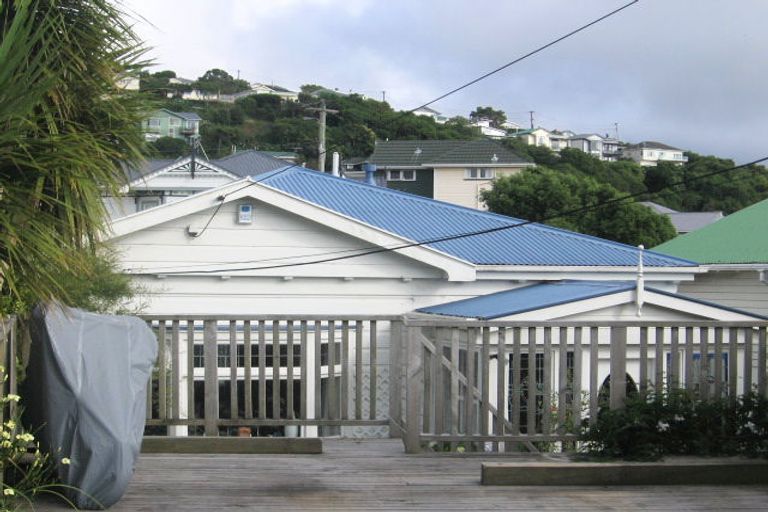 Photo of property in 34 Tanera Crescent, Brooklyn, Wellington, 6021