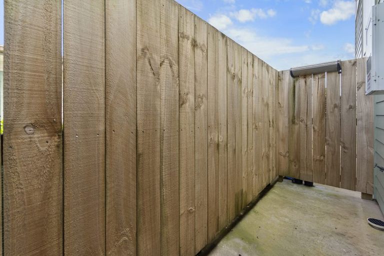 Photo of property in 10/10 Burrows Place, Frankton, Hamilton, 3204