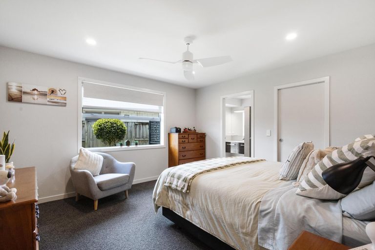 Photo of property in 16 Lilac Close, Cambridge, 3434