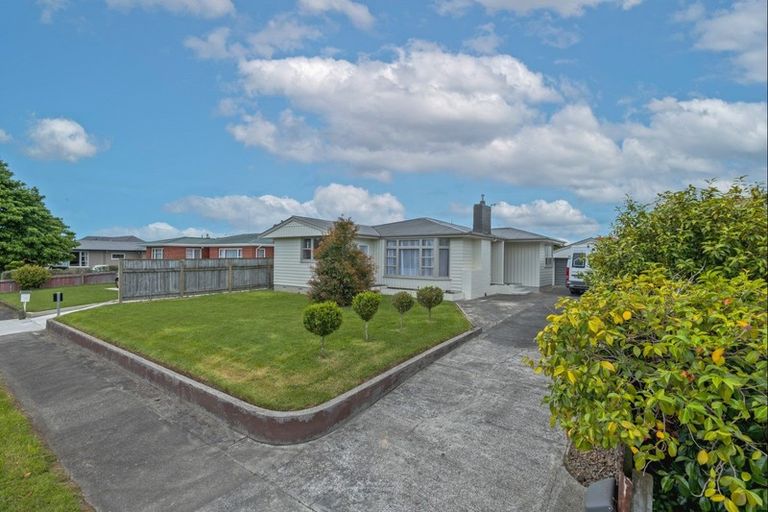 Photo of property in 15 Newhaven Place, Roslyn, Palmerston North, 4414