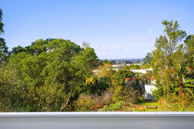 Photo of property in 22 Hartley Terrace, Massey, Auckland, 0614