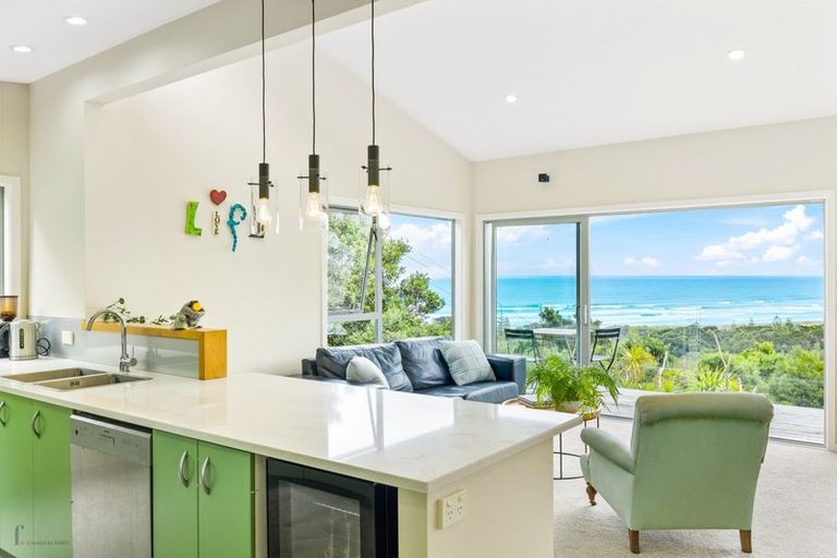 Photo of property in 52 Domain Crescent, Muriwai, Waimauku, 0881