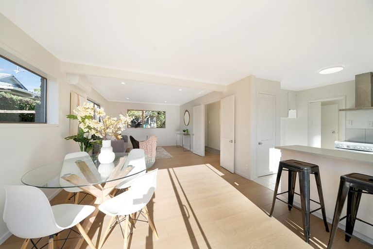 Photo of property in 3/1a Amberley Avenue, Te Atatu South, Auckland, 0610