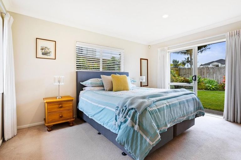 Photo of property in 27 Riverstone Road, Te Atatu Peninsula, Auckland, 0610