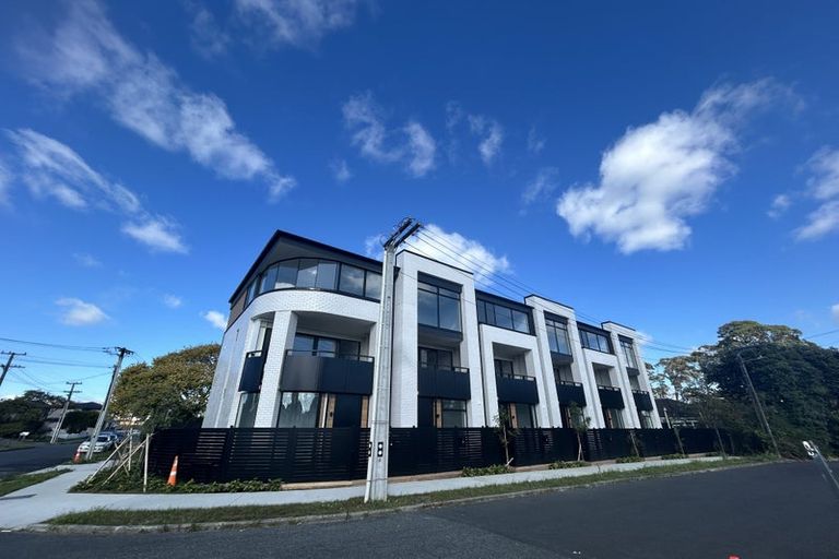 Photo of property in 15 Tiraumea Drive, Pakuranga, Auckland, 2010
