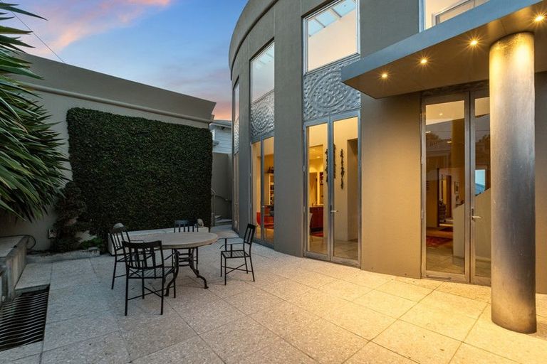 Photo of property in 6 Wesley Road, Kelburn, Wellington, 6012