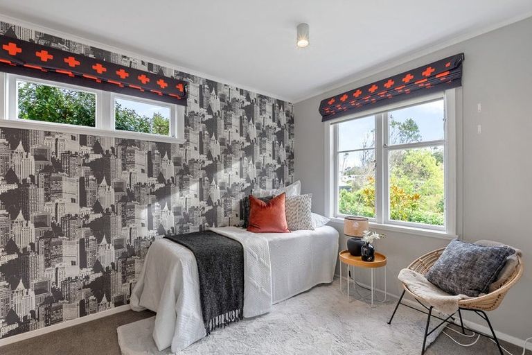 Photo of property in 7 Albemarle Road, Northland, Wellington, 6012