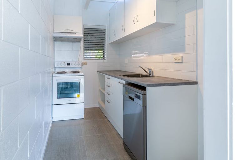 Photo of property in 5a Dolbear Street, Titirangi, Auckland, 0604