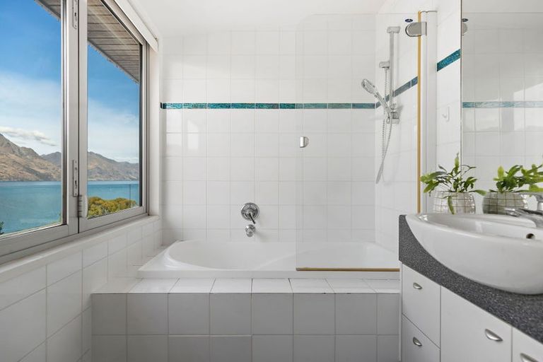 Photo of property in Rahiri Apartments, 4/23 Adelaide Street, Queenstown, 9300
