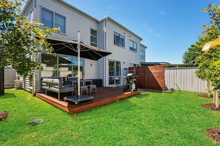 Photo of property in 5 Costa Viva Crescent, Karaka, Papakura, 2113