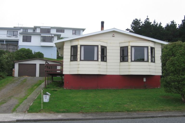 Photo of property in 15 Ladbrooke Drive, Newlands, Wellington, 6037