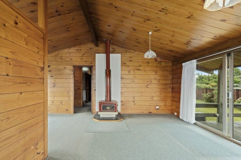 Photo of property in 24 Neri Crescent, Pomare, Rotorua, 3015