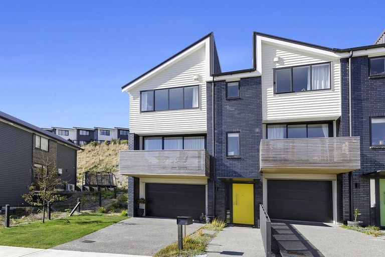 Photo of property in 17 Holystone Road, Whitby, Porirua, 5024