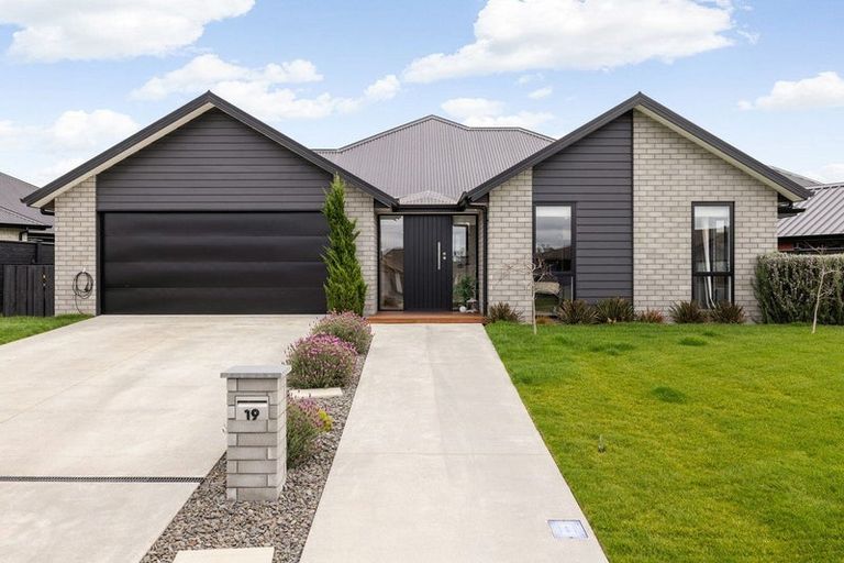 Photo of property in 19 Rose Leigh Drive, Cambridge, 3434