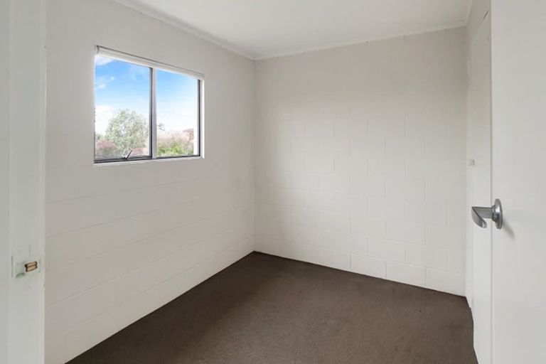 Photo of property in 15 Queen Mary Avenue, New Lynn, Auckland, 0600