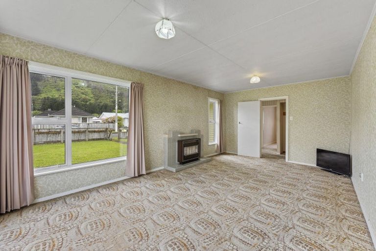 Photo of property in 4 Heath Street, Wainuiomata, Lower Hutt, 5014