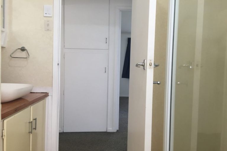 Photo of property in 52 Butterworth Drive, Glendene, Auckland, 0602