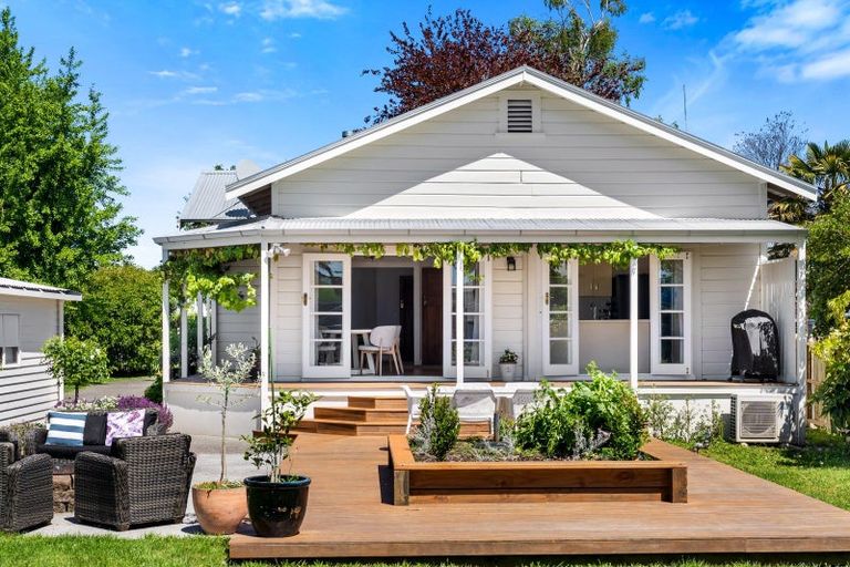 Photo of property in 3 Moeller Street, Taradale, Napier, 4112