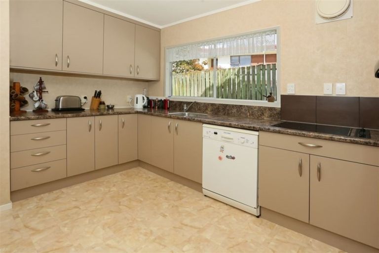 Photo of property in 29 Eyre Street, Henderson, Auckland, 0612