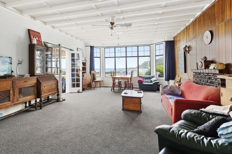 Photo of property in 128 Lyall Parade, Lyall Bay, Wellington, 6022