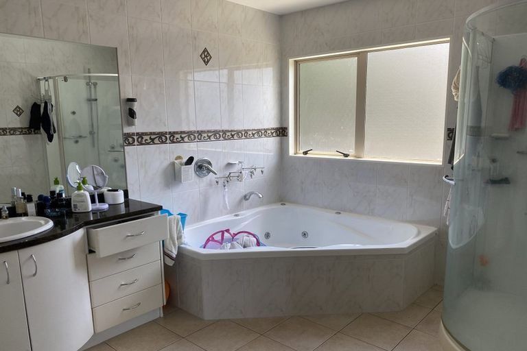 Photo of property in 28 Killybegs Drive, Pinehill, Auckland, 0632
