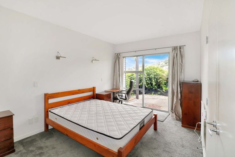 Photo of property in 20 Tiketike Way, Brooklyn, Wellington, 6021