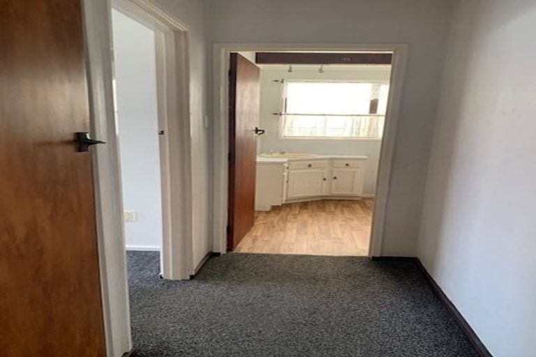 Photo of property in 20 Sullivan Avenue, Mangere Bridge, Auckland, 2022