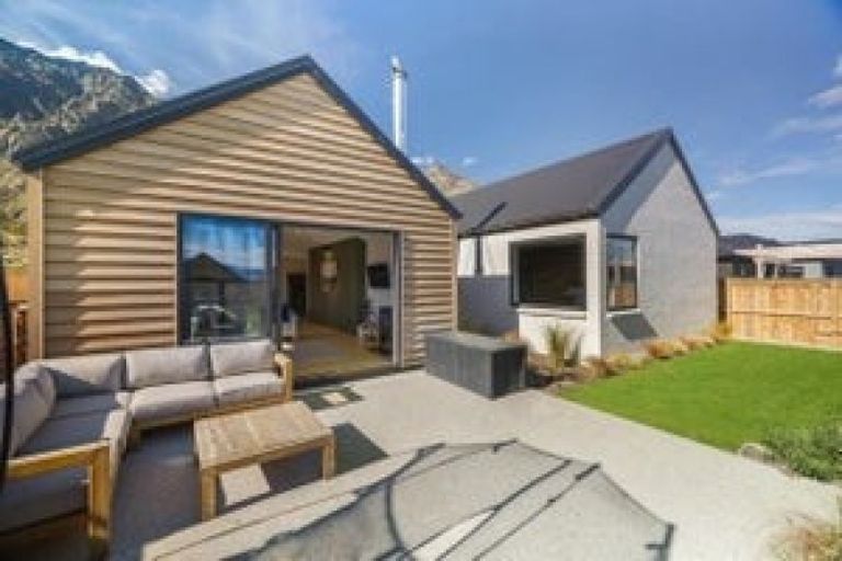 Photo of property in 52 Spur Ridge Rise, Jacks Point, 9371