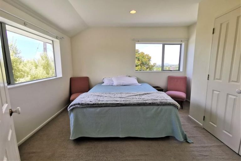 Photo of property in 1/846 East Coast Road, Oteha, Auckland, 0630