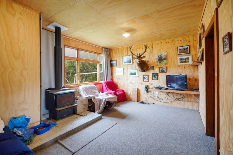 Photo of property in 2686 Ohai Clifden Highway, Orawia, Otautau, 9682