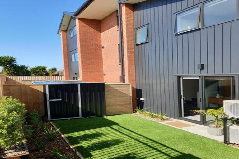 Photo of property in 11/79 Taikata Road, Te Atatu Peninsula, Auckland, 0610