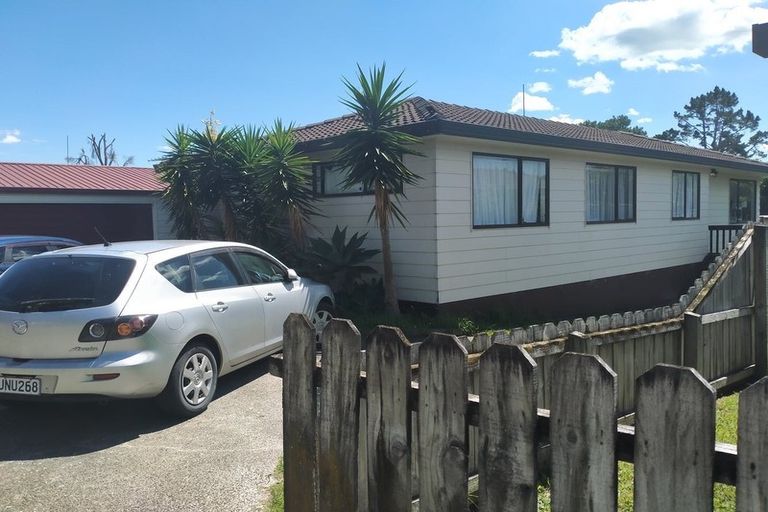 Photo of property in 42 Hassan Drive, Massey, Auckland, 0614