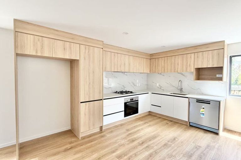 Photo of property in 7/6 Woodhouse Place, West Harbour, Auckland, 0618